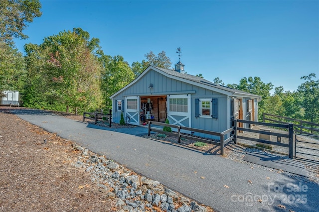 view of front of home with an outbuilding