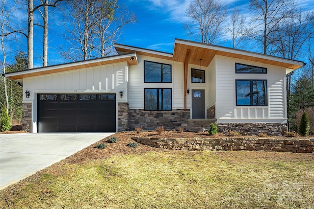 contemporary house with a garage and a front lawn