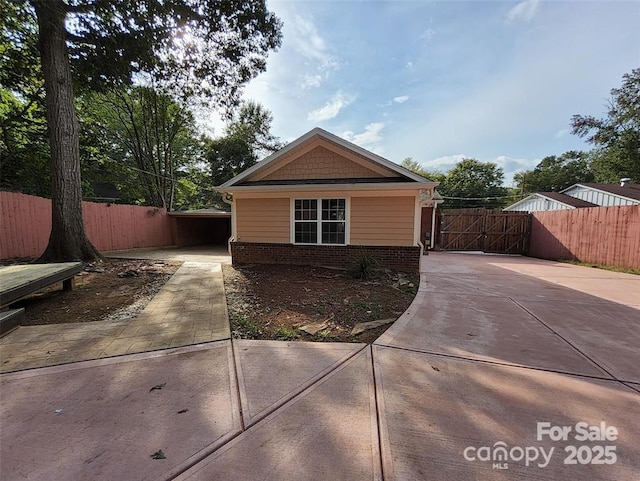 view of front of property