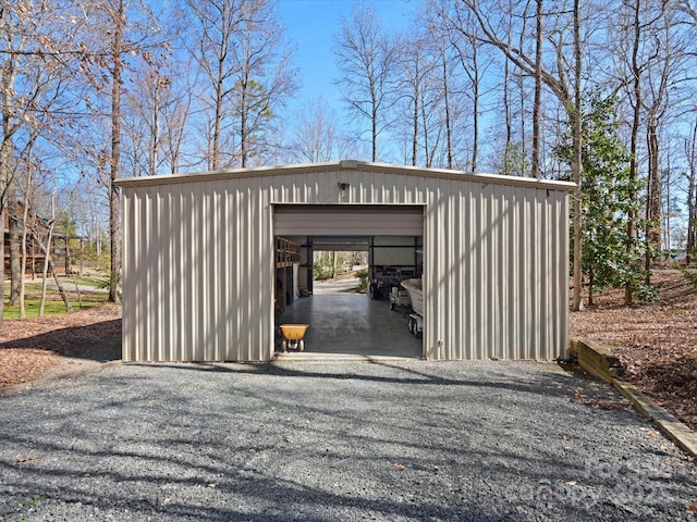 view of outdoor structure featuring an outbuilding