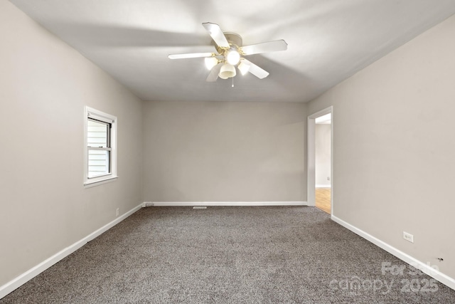 carpeted empty room featuring ceiling fan