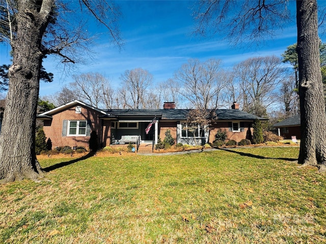 view of front facade with a front yard