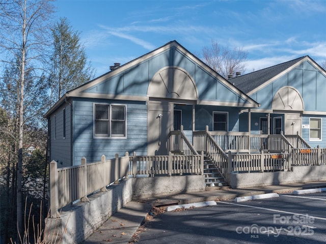 view of front of home featuring covered porch