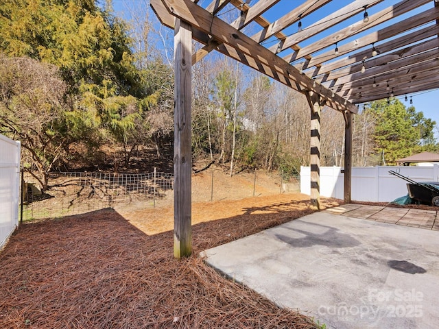 view of yard featuring a patio and a pergola