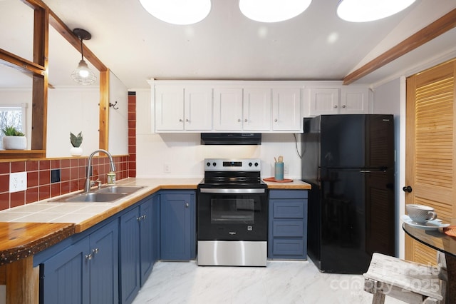 kitchen featuring electric range, freestanding refrigerator, blue cabinets, decorative light fixtures, and ventilation hood