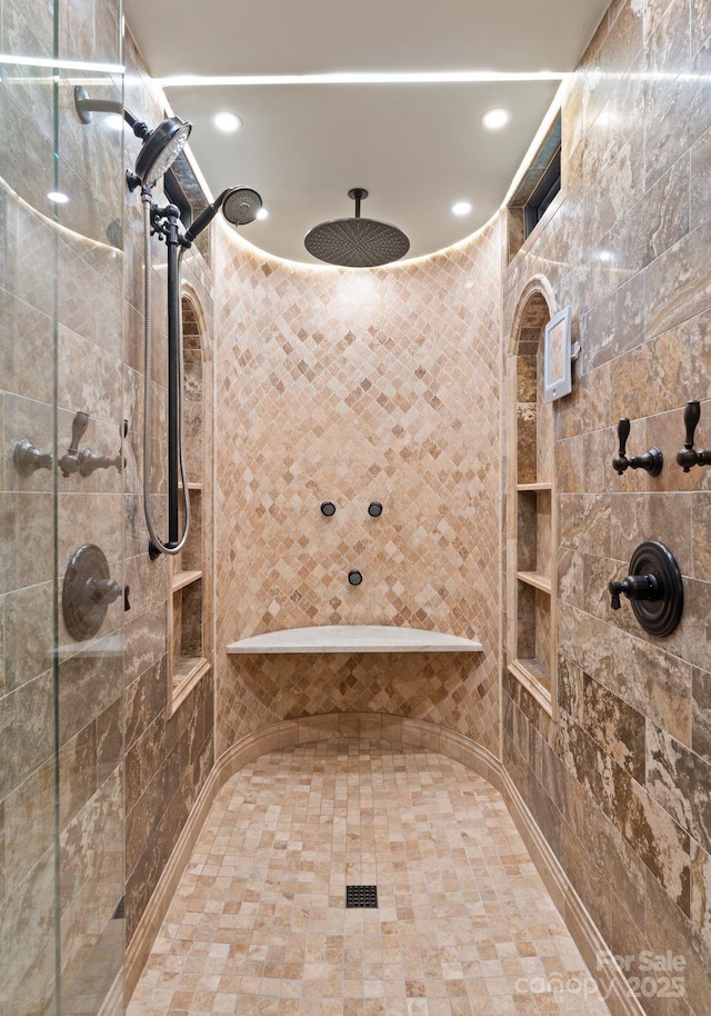 bathroom featuring a tile shower