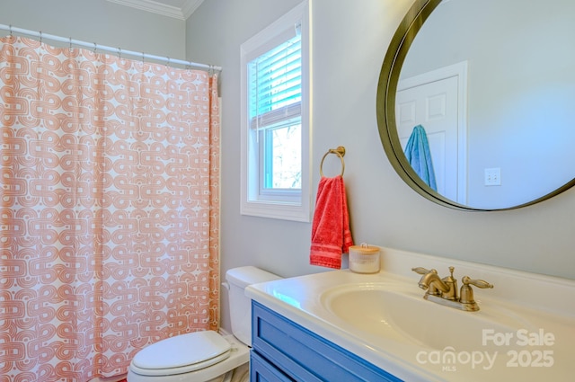 bathroom with a shower with curtain, crown molding, vanity, and toilet