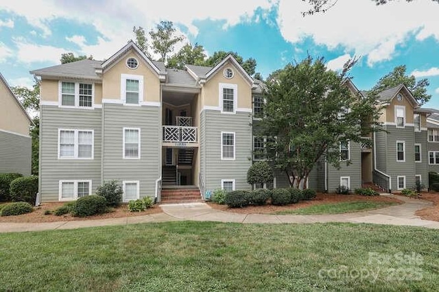 view of front of home with a front lawn