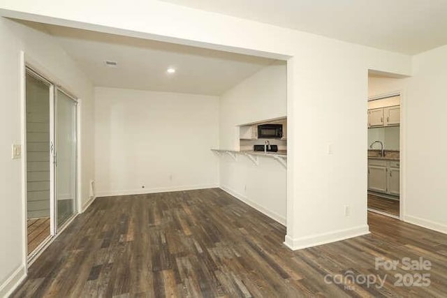 empty room with sink and dark wood-type flooring