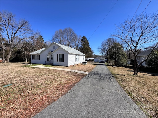 view of side of property featuring a yard