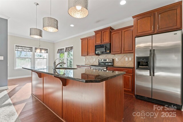 2439 Bergamot St, Fort Mill, SC 29708 - kitchen with backsplash, stainless steel appliances, crown molding, and a sink