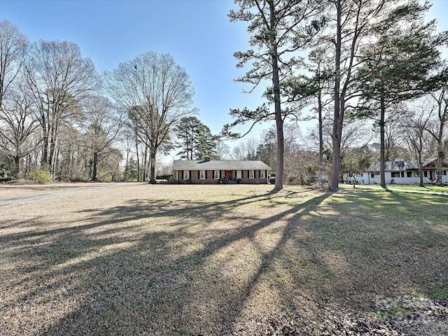 view of front facade with a front lawn