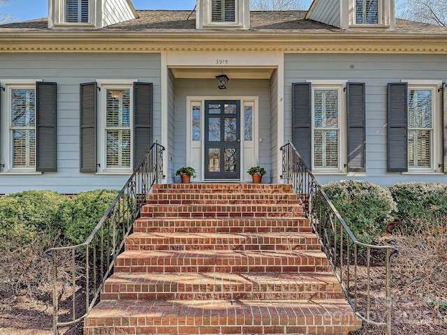 property entrance with roof with shingles