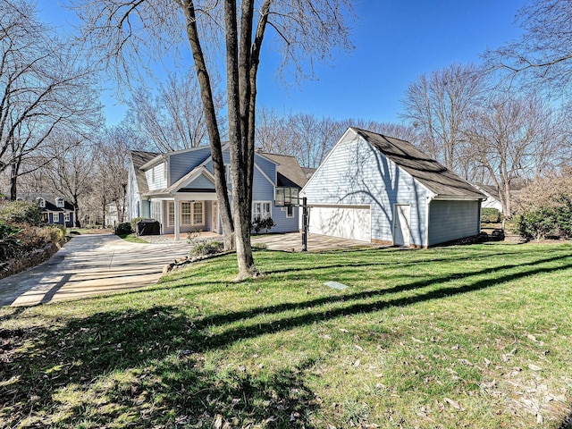 view of front facade featuring a garage and a front lawn