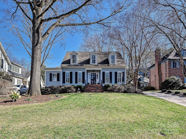 view of front of house featuring a front lawn