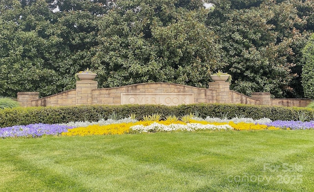 community / neighborhood sign with a lawn