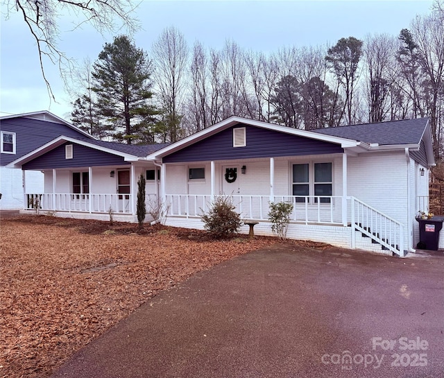 ranch-style home featuring covered porch