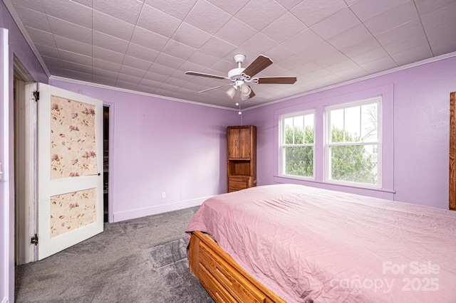 bedroom featuring carpet floors, baseboards, a ceiling fan, and crown molding