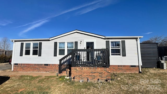 manufactured / mobile home featuring crawl space and a front yard