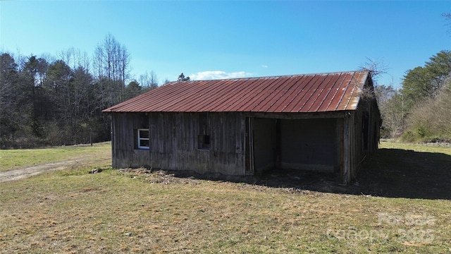 view of outdoor structure featuring an outdoor structure