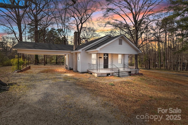 view of front of property featuring covered porch and driveway