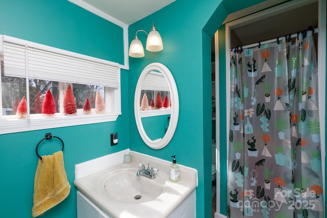 bathroom with a shower with shower curtain, vanity, and toilet