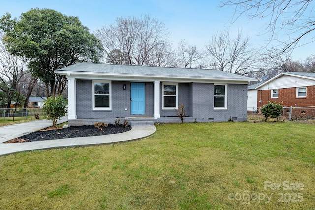 single story home featuring a front lawn