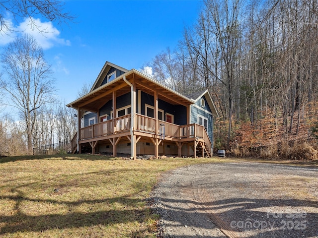 view of front of house featuring a deck and a front yard