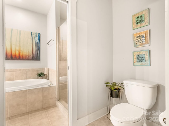 full bath featuring a garden tub, toilet, baseboards, tile patterned floors, and a stall shower