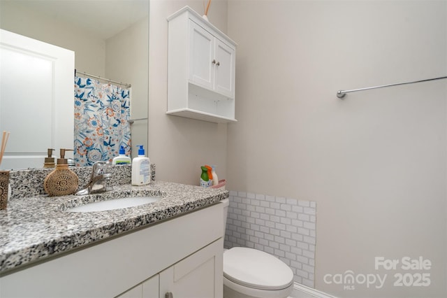 bathroom featuring vanity, toilet, and a shower with curtain