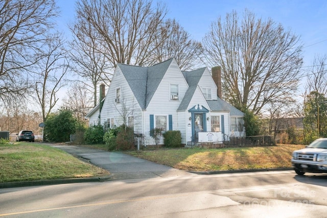 view of front of house with a front yard