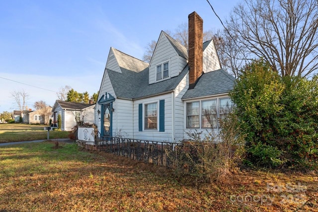 view of side of property featuring a yard