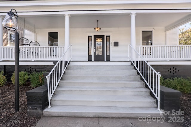 entrance to property featuring covered porch