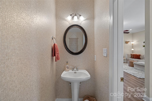 bathroom featuring ornamental molding