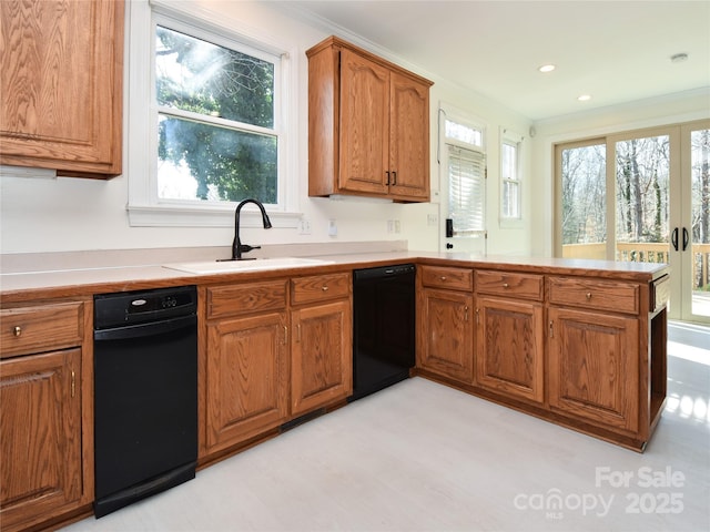 kitchen featuring crown molding, kitchen peninsula, dishwasher, and sink