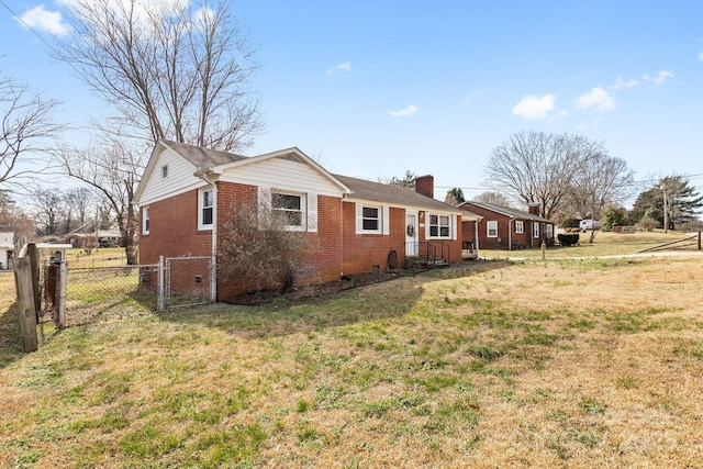 view of side of property featuring a yard