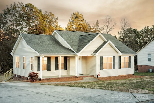 view of front of home with covered porch