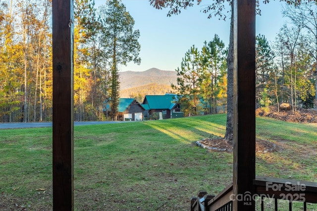 view of yard with a mountain view