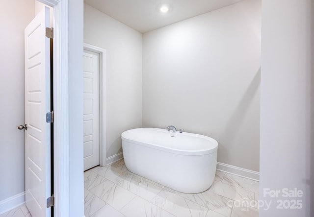 9528 Pointer Rd Unit 63, Huntersville, NC 28078 - bathroom with a washtub