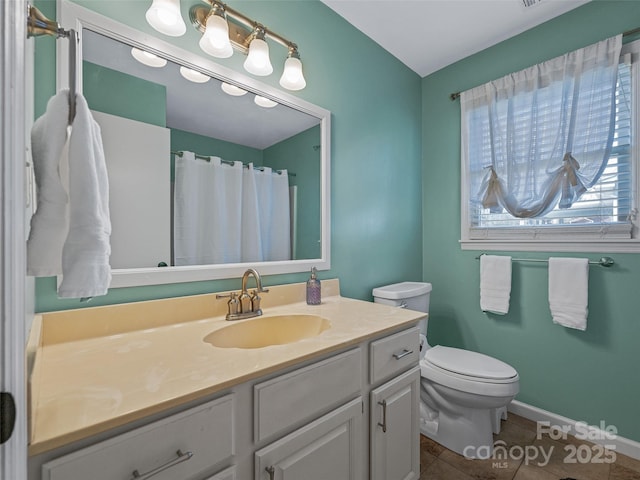 full bathroom featuring baseboards, a shower with shower curtain, toilet, tile patterned floors, and vanity