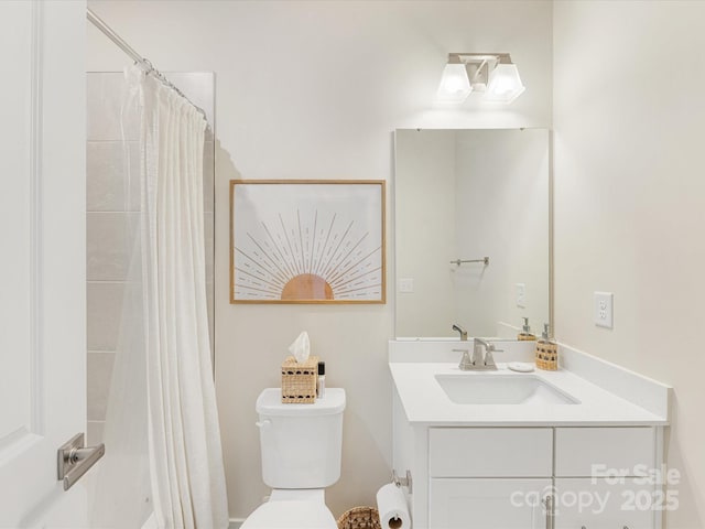 4010 Citra Ln, Charlotte, NC 28217 - full bathroom featuring toilet, vanity, and curtained shower