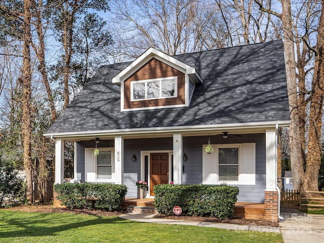 view of front of house featuring a front lawn, ceiling fan, and a porch