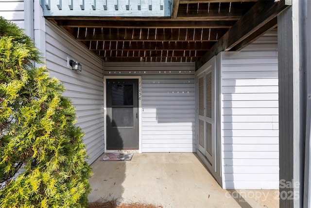 entrance to property with a patio