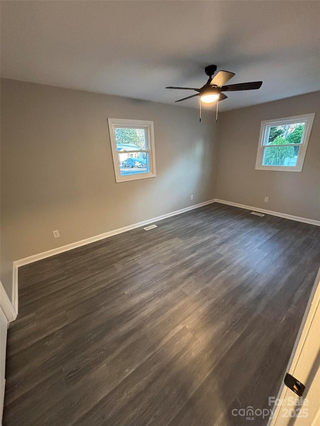 empty room featuring dark hardwood / wood-style floors and ceiling fan