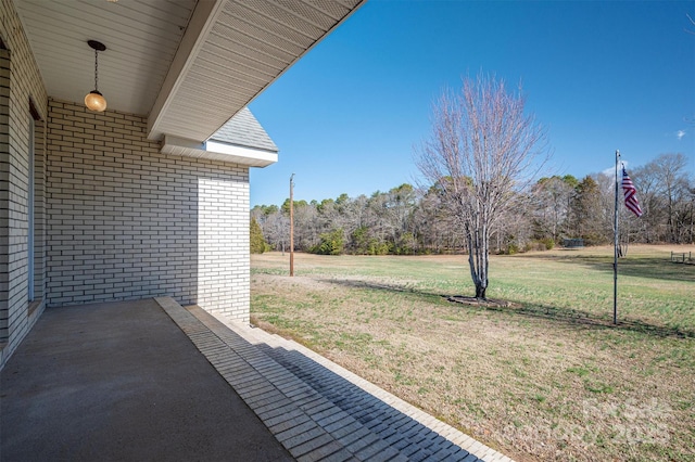 view of yard featuring a patio