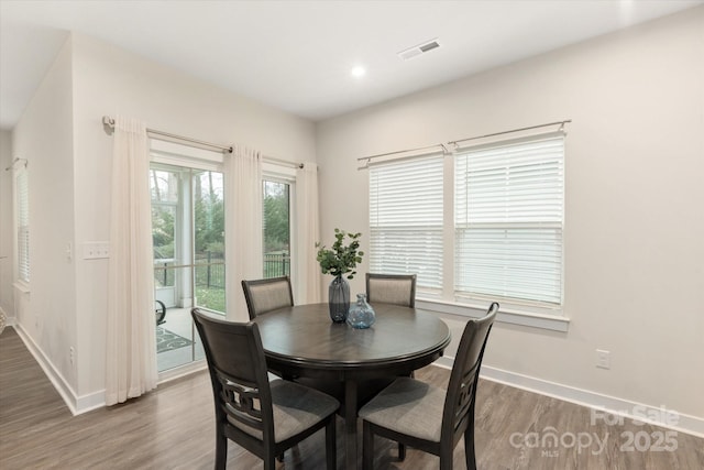 dining room featuring dark wood-style floors, recessed lighting, visible vents, and baseboards