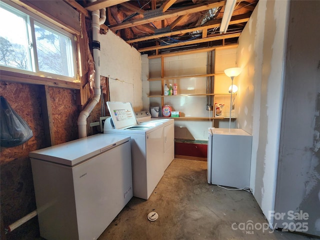 clothes washing area featuring laundry area and independent washer and dryer