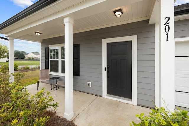 entrance to property featuring a porch