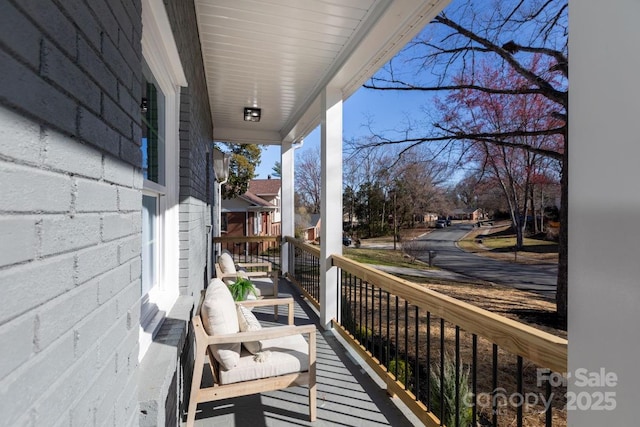 balcony featuring covered porch