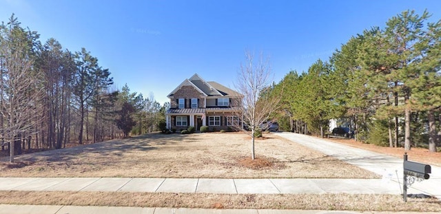 traditional-style house featuring driveway